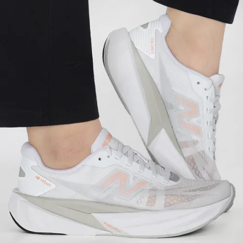 뉴발란스 New Balance fuelcell rebel v5 여성 러닝화 운동화 러닝웨어 경량 슈즈 화이트-핑크-그레이